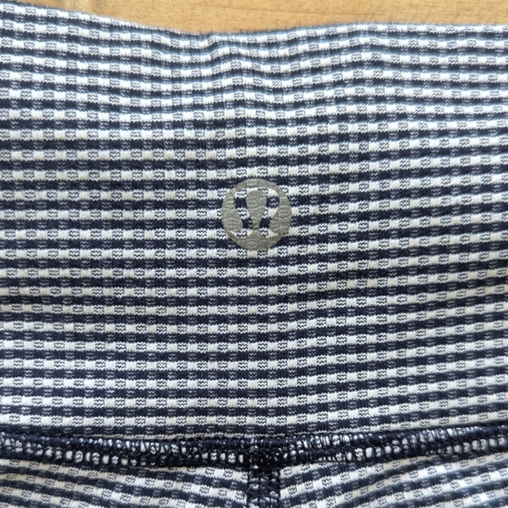 lululemon athletica Wunder Under Crop Leggings in Navy White Gingham - Size 8 - Picture 6 of 11
